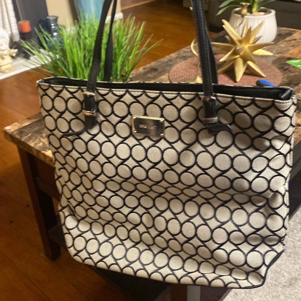 NINE WEST